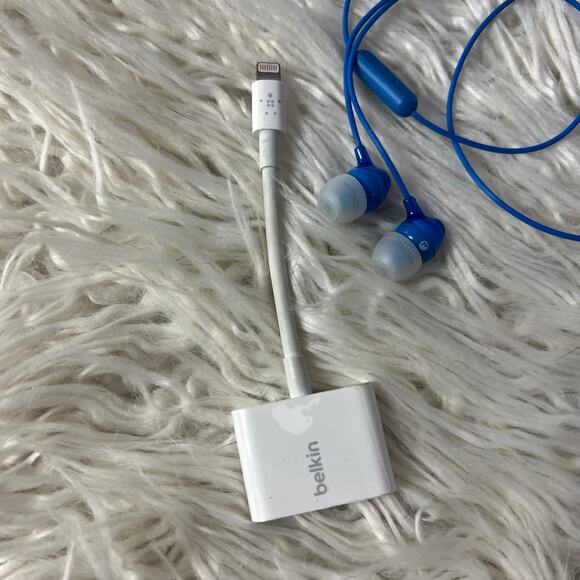 Belkin Lightning to Headphones Jack - Picture 2 of 3
